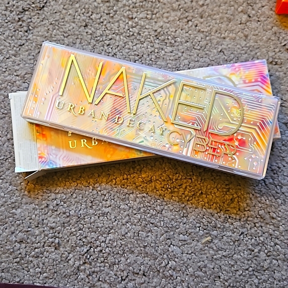 Urban Decay - Naked Cyber eyeshadow palette - Picture 3 of 5